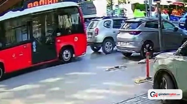 Balıkesir Bandırma'da minibüs, yayaya yol veren otomobile çarptı