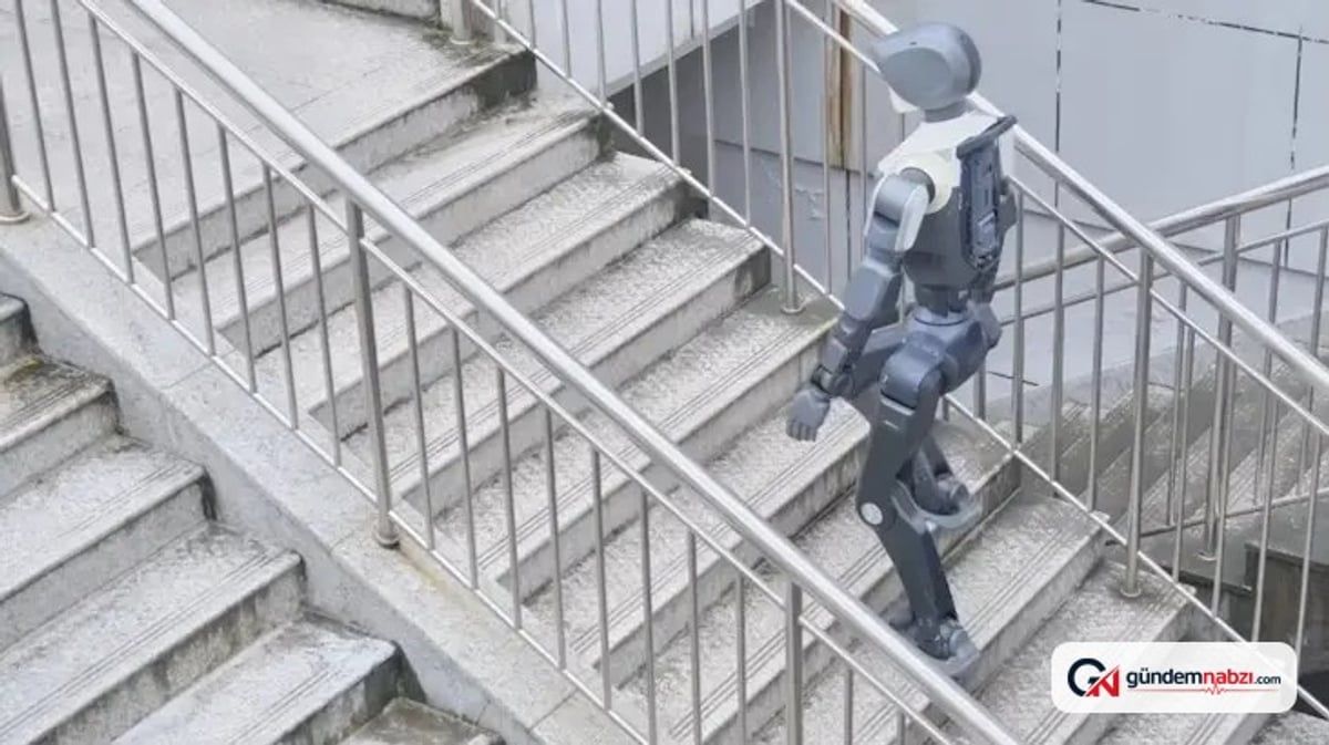 Deep Robotics, insansı robotu DR02'nin yeni merdiven testini paylaştı
