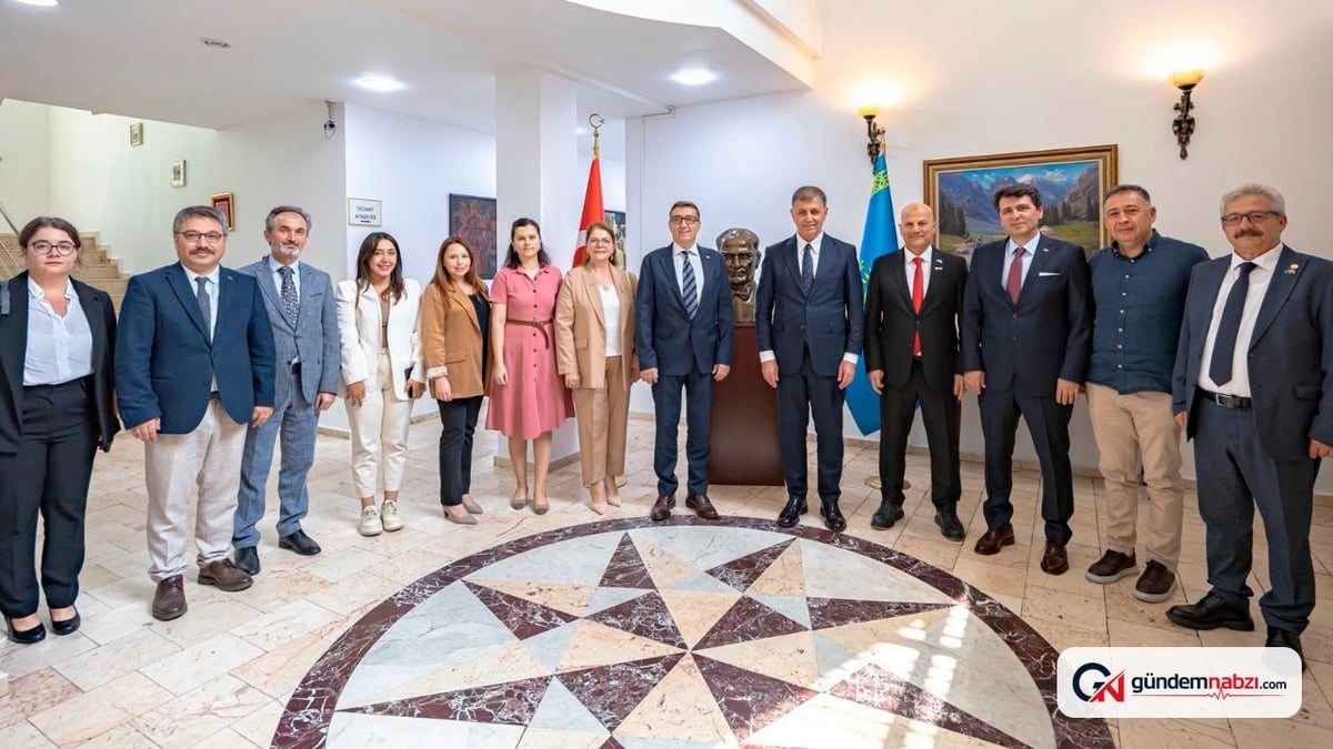 Cemil Tugay, Kazakistan'da İzmir için yeni iş birliklerini görüştü