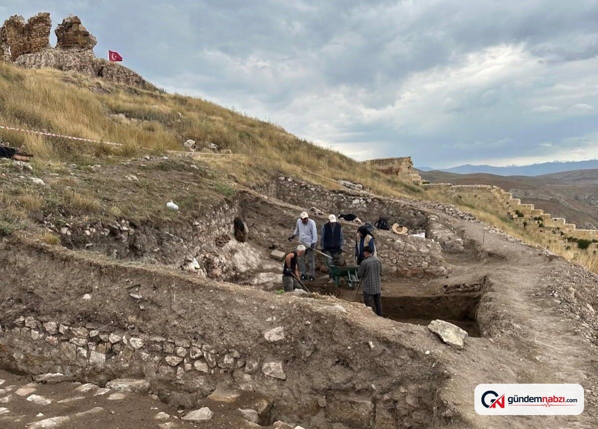 Bayburt Kalesi'nde Tarih gün yüzüne çıkıyor: Yerleşim İlk Tunç Çağı'na kadar uzanıyor