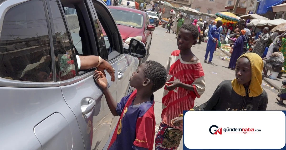 Senegal'de beş yaşındaki çocuklar sokaklarda dilencilik yapıyor