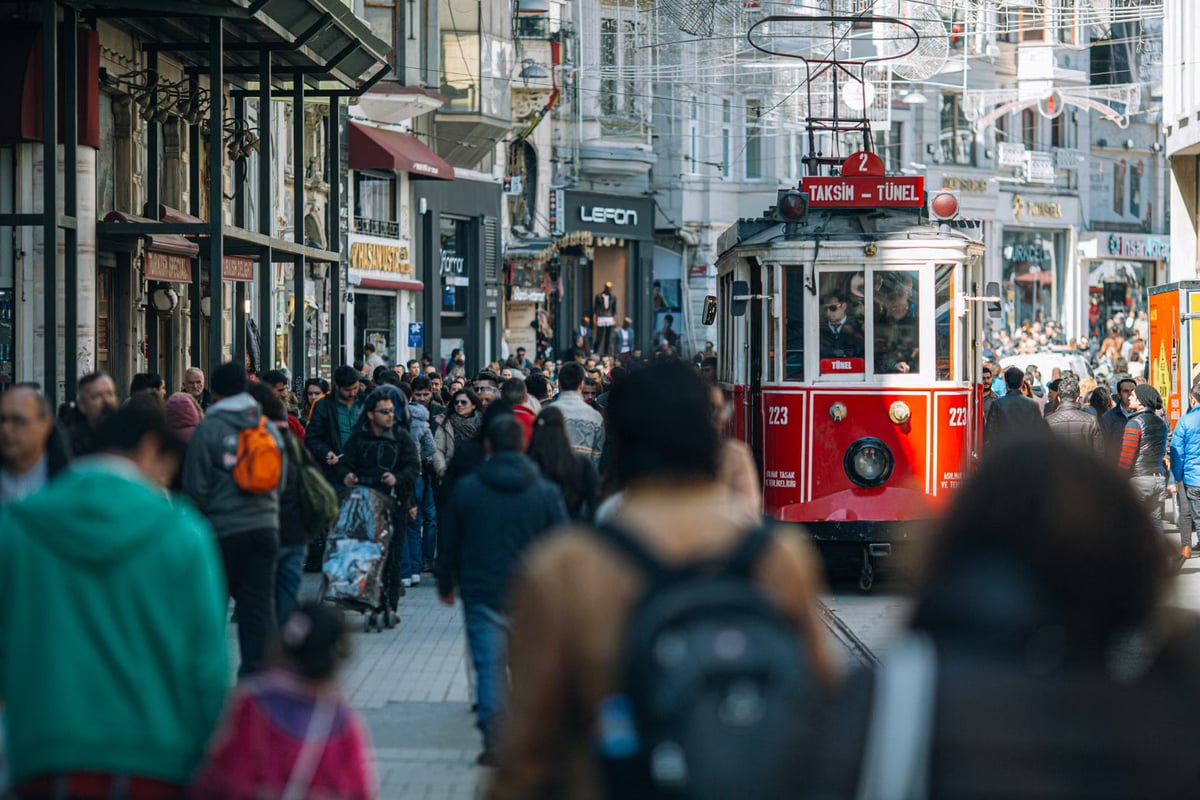 İstanbul'da canlı yayın yapan Güney Koreli yayıncıya taciz