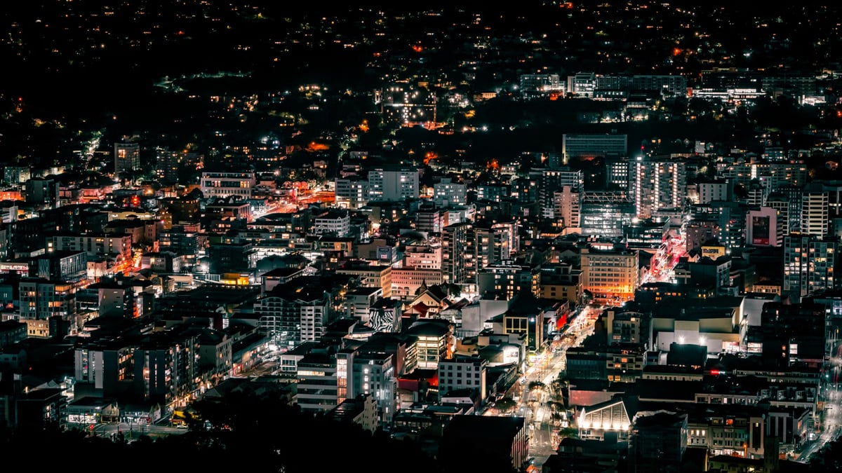 İstanbul Esenler'de 7 kişinin baltalı saldırısına uğrayan genç yaralandı