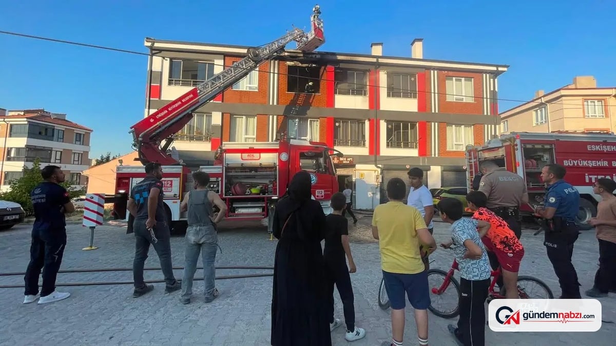 Eskişehir'de ev yangını: 4 kişi dumandan etkilendi