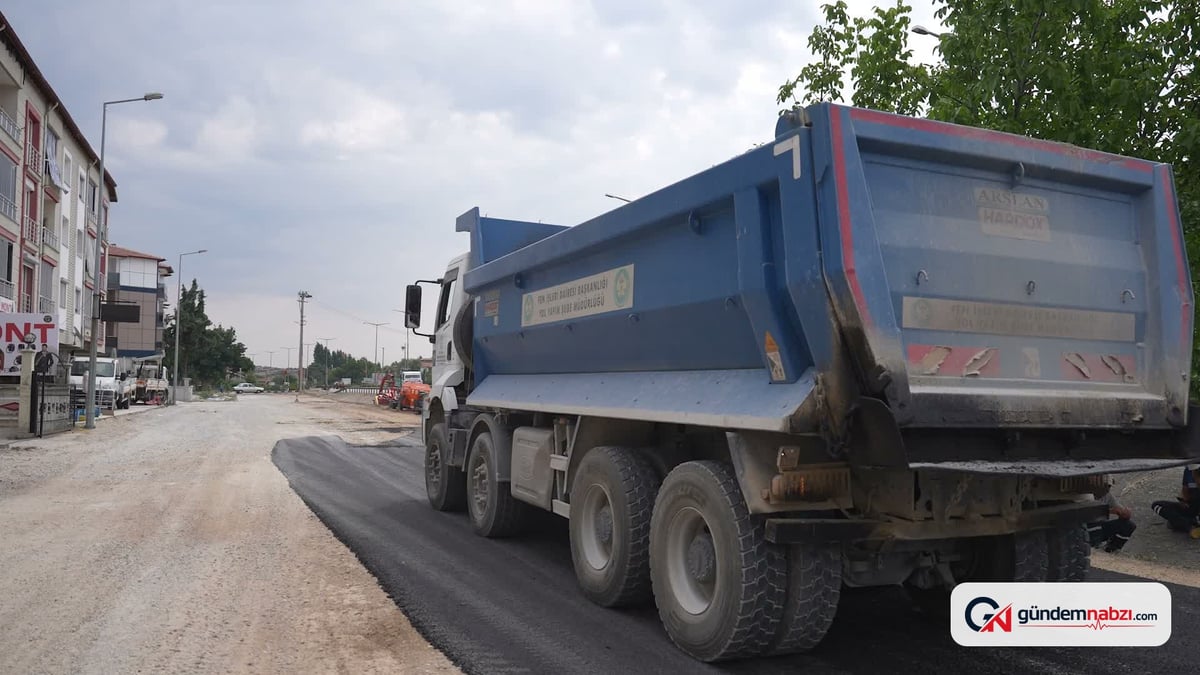 Manisa'da Seyitali Mahallesi'nin yolu sıcak asfalta kavuştu