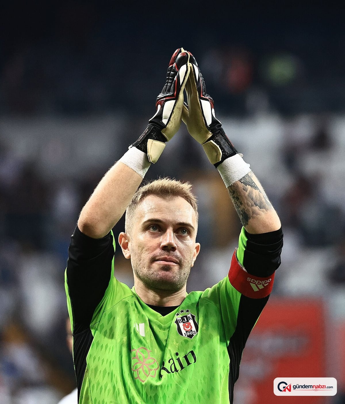Beşiktaş'ta Mert Günok sakatlandı, kaleyi Tarık Çetin devralacak