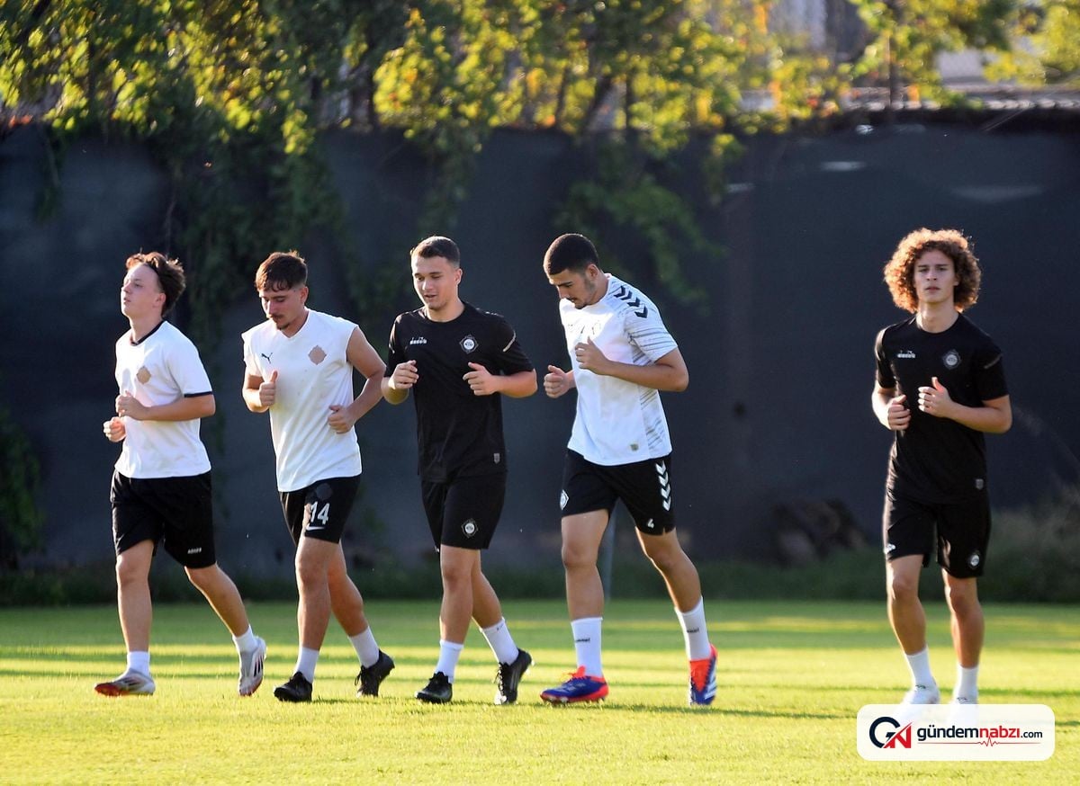 Altay yeni sezon hazırlıklarına 17 eksik oyuncuyla başladı