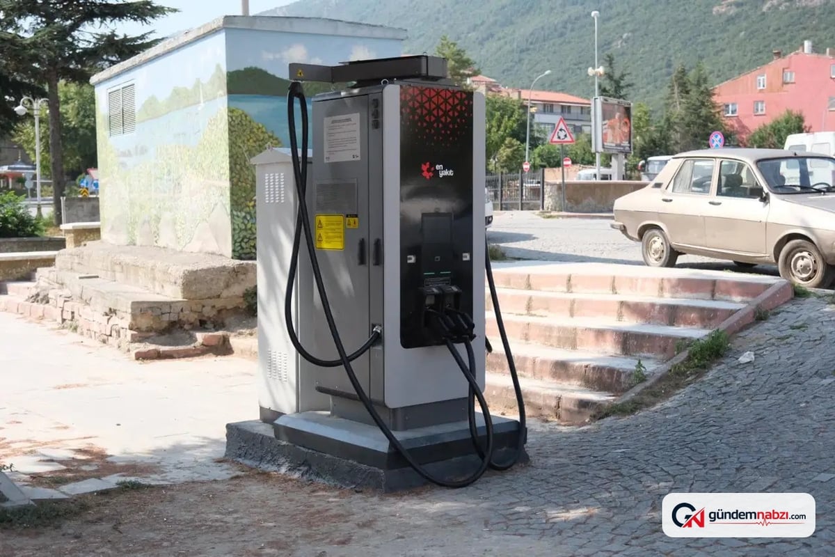 Akşehir'e yüksek hızlı elektrikli araç şarj istasyonu açıldı