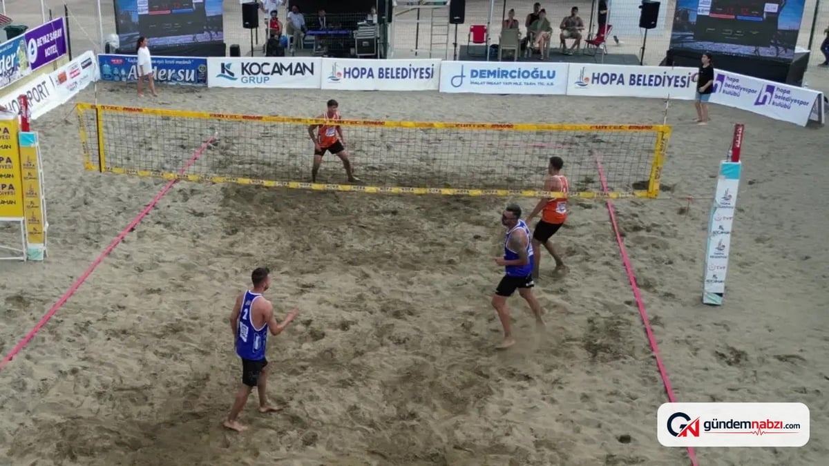 Artvin'de Hopa Plaj voleybolu turnuvası tamamlandı