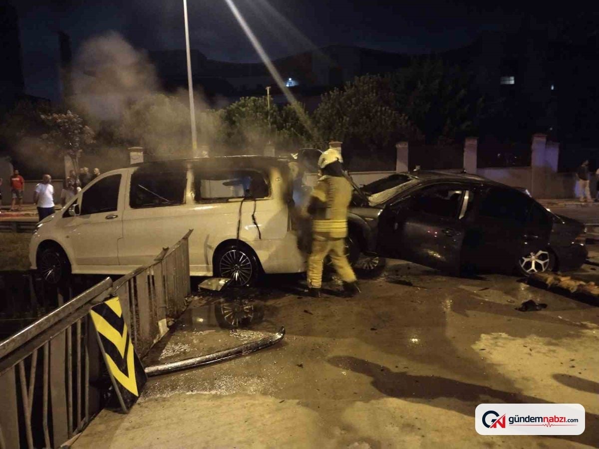 İstanbul'da kaza yapıp yanan otomobilin sürücüleri kaçtı