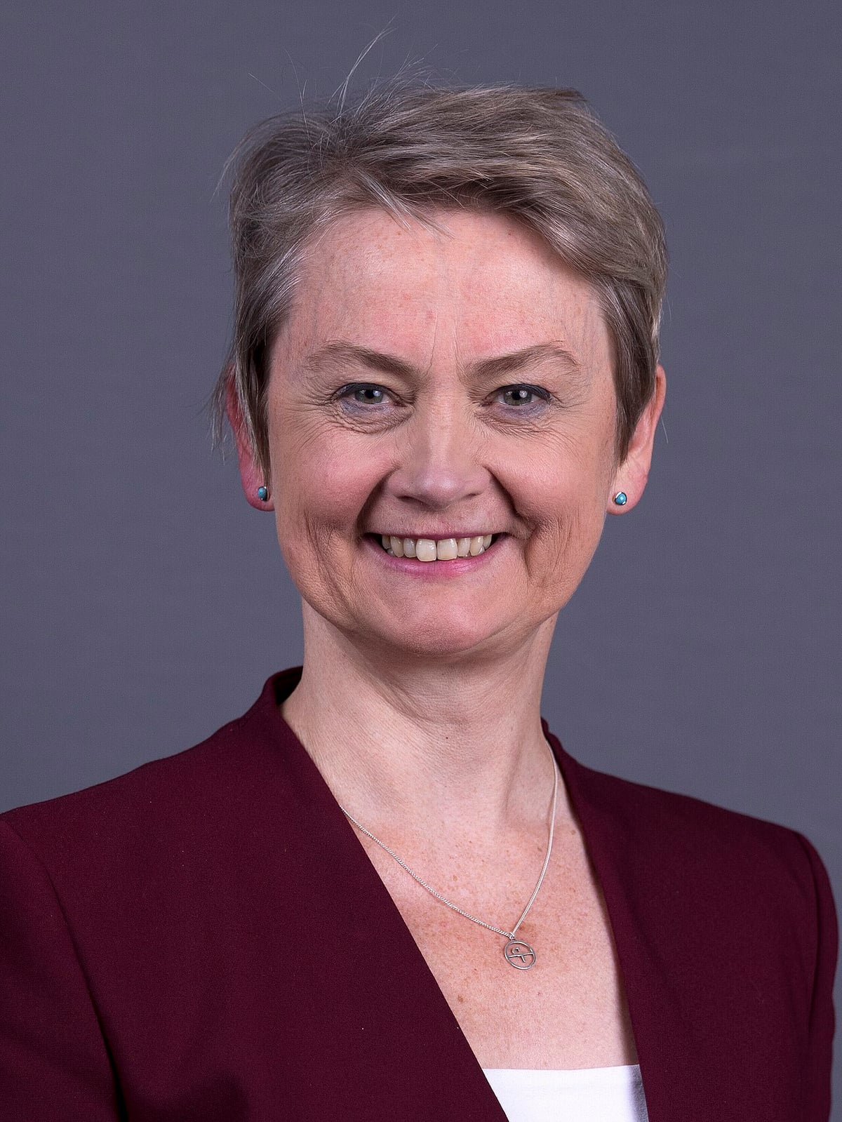 Yvette Cooper: Kadınlar ideal doğum baskısı hissetmemeli