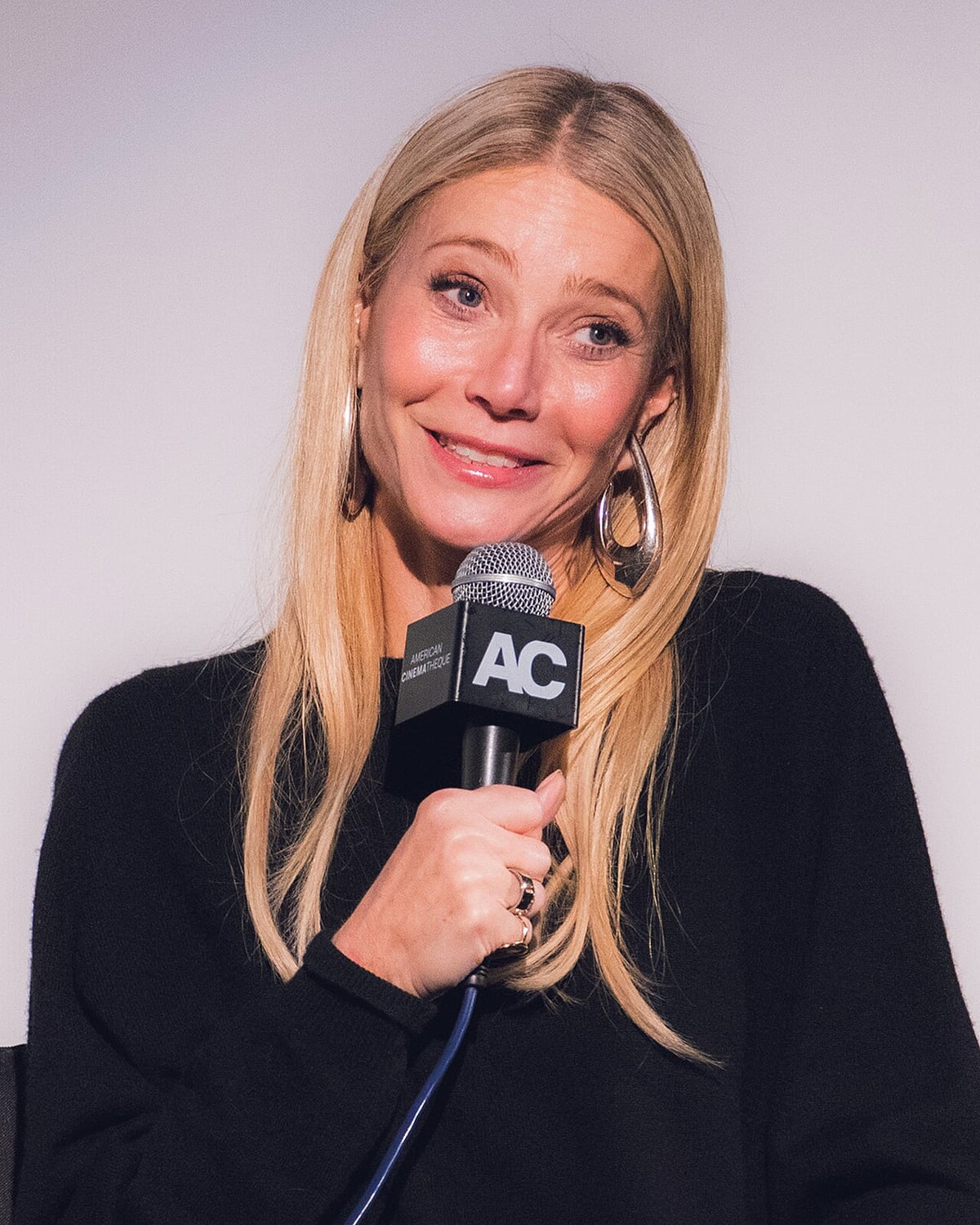 Gwyneth Paltrow TikTok'a üstsüz paylaşımla katıldı