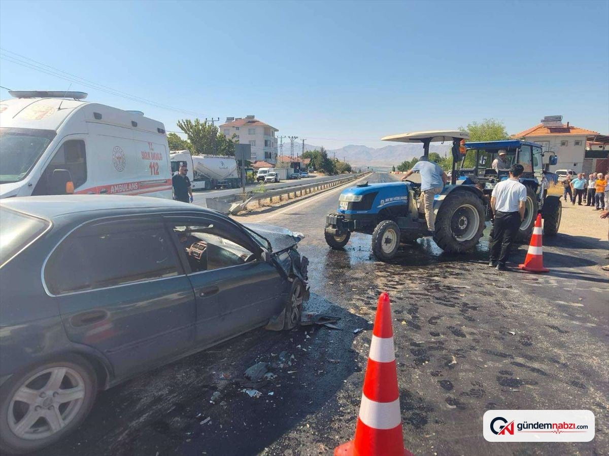 Malatya'da traktör ile otomobil çarpıştı: 3 yaralı