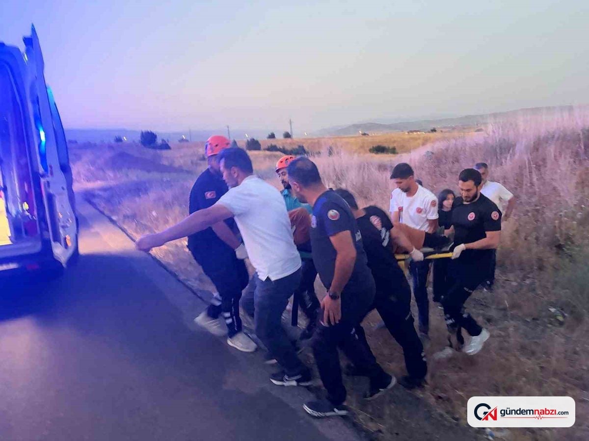 Bingöl'de otomobil yoldan çıktı: 2 kişi yaralandı
