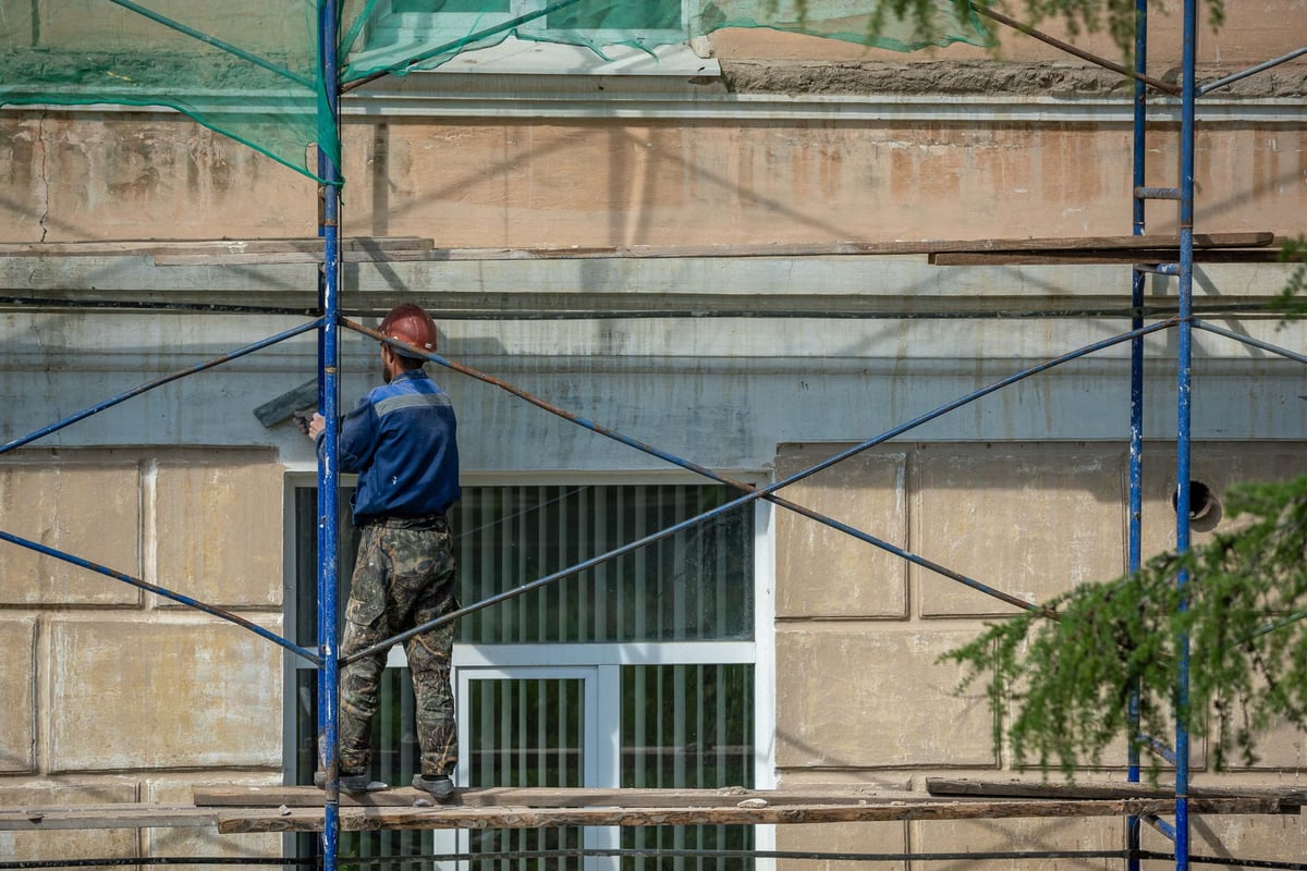 Bolu'da inşaatta iskele kurarken düşen işçi yaralandı