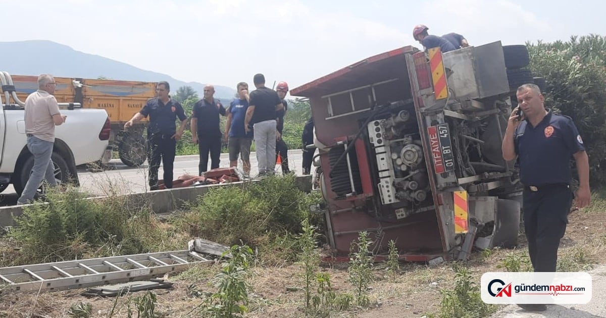 Adana Ceyhan'da yangın ihbarına giden itfaiye aracı devrildi