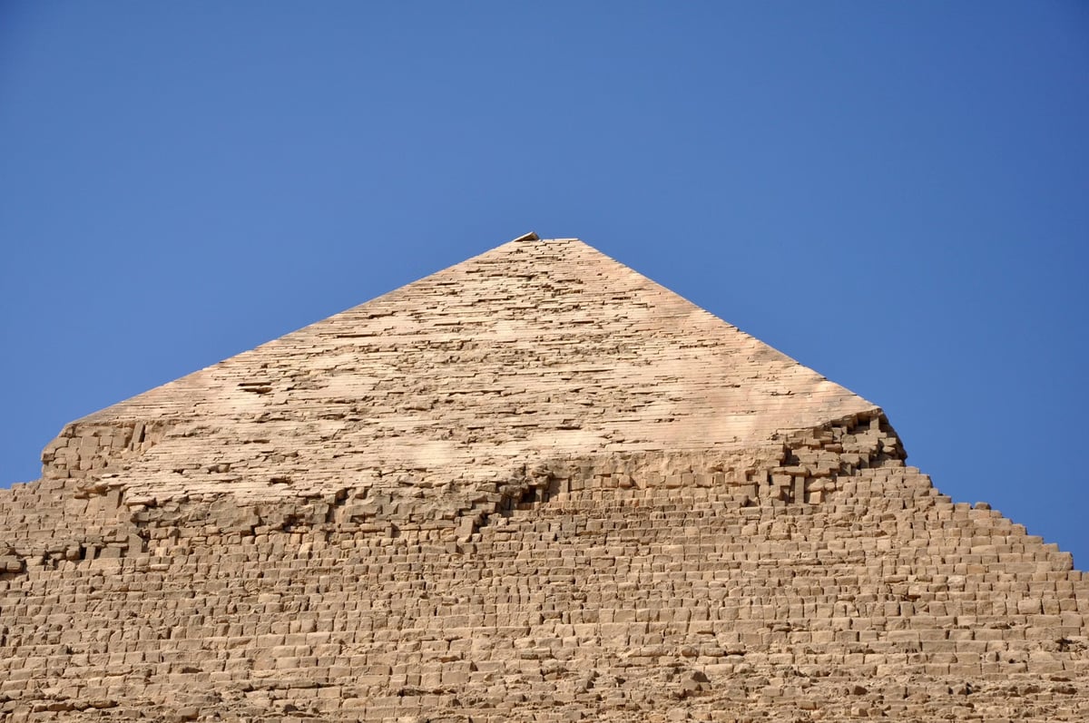 Giza piramitleri'nin zirveleri ilk kez görüntülendi