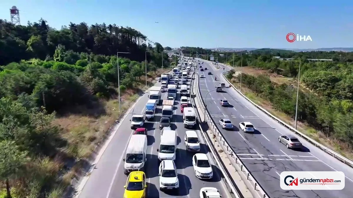 Arnavutköy'de yol çalışması trafiği kilitledi