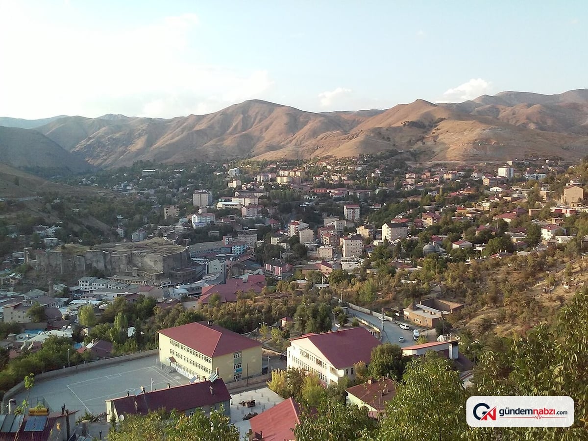 Bitlis'te su kanalına devrilen otomobilde 1 kişi öldü, 3 yaralı