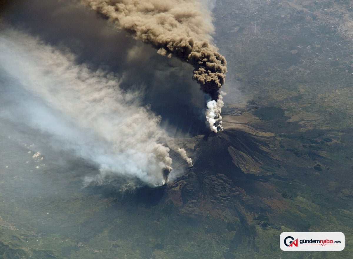 Etna Yanardağı patladı, Catania Havalimanı kapandı