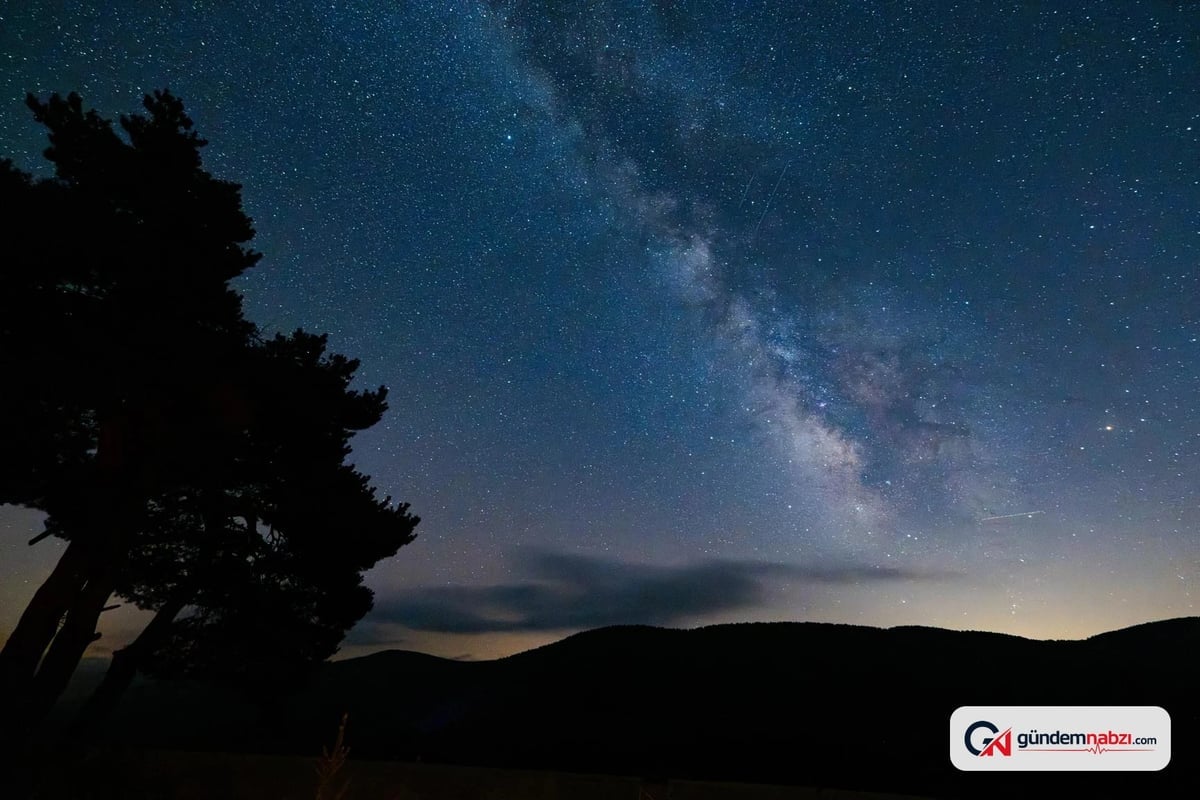 Perseid meteor yağmuru ve Güneş tutulması gökyüzünde izleniyor