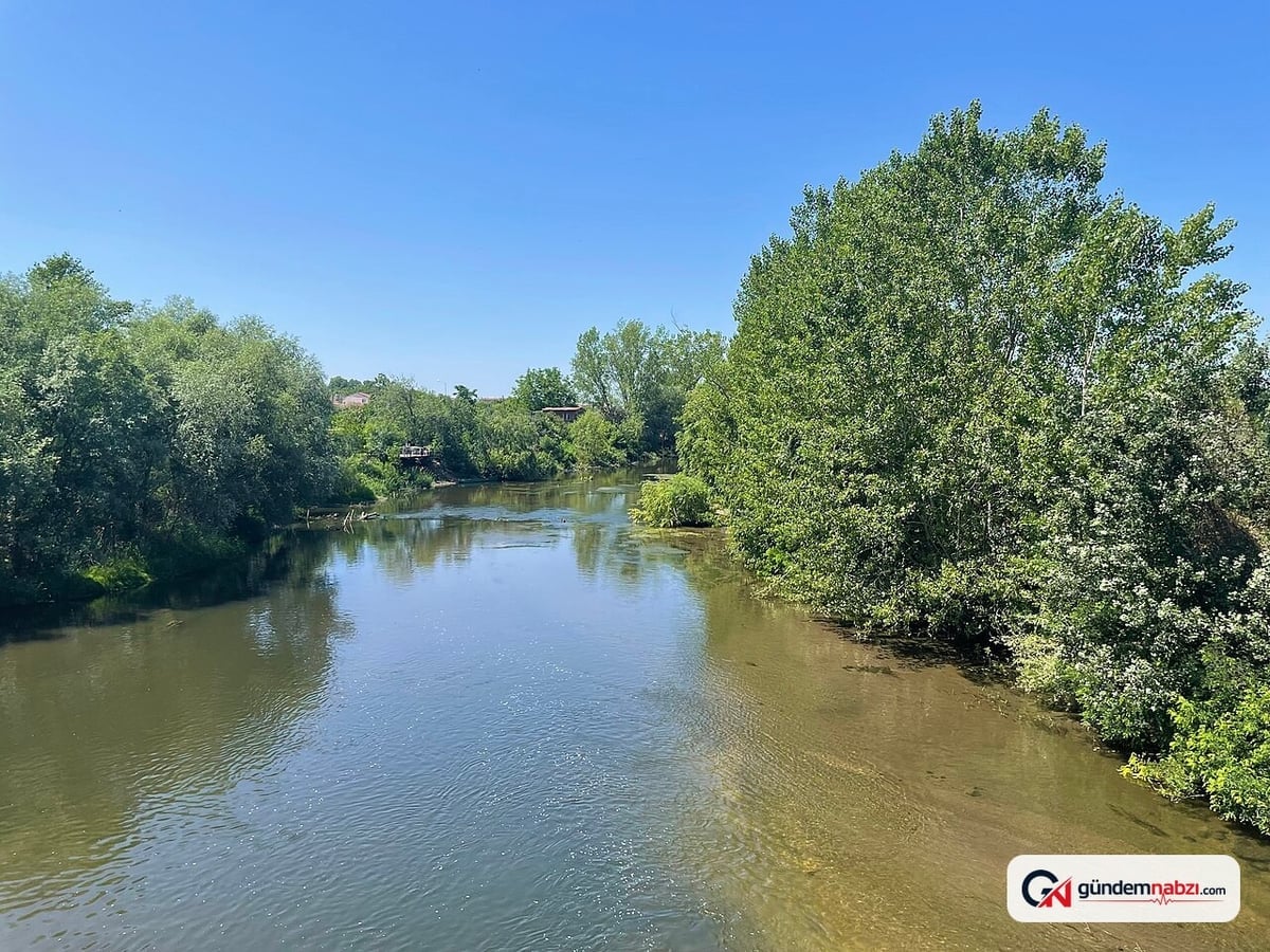 Edirne'de Tunca Nehri'nin debisi düştü, kum adacıkları oluştu