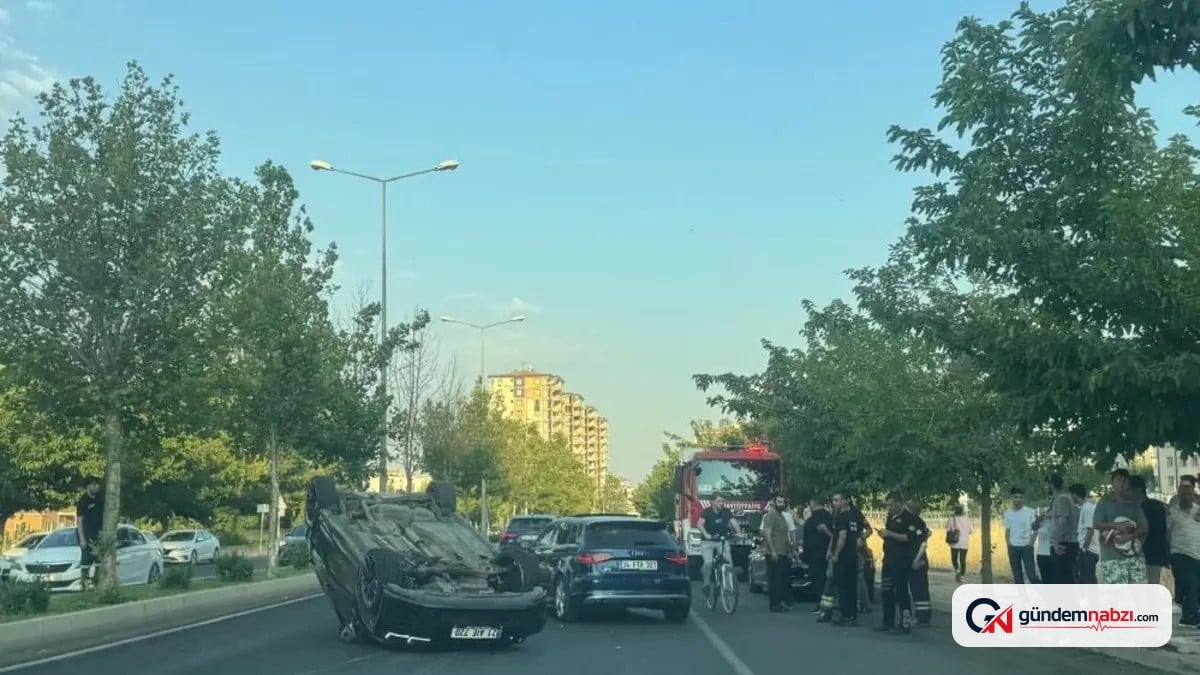 Diyarbakır'da seyir halindeki otomobil takla attı, 2 kişi yaralandı