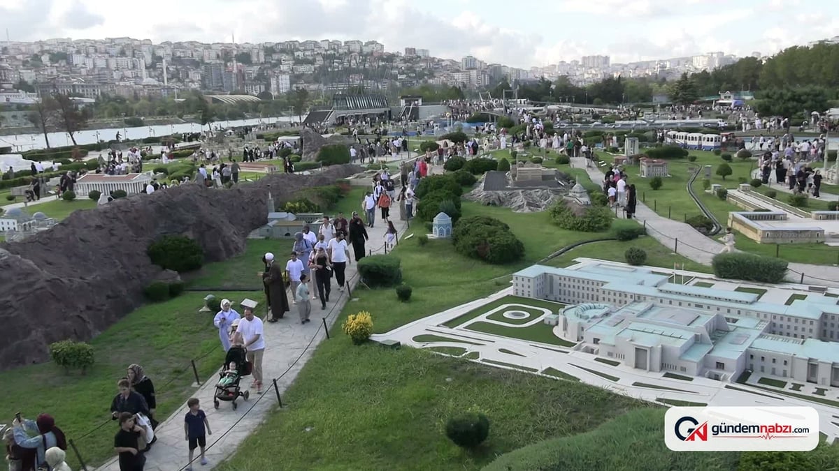 Miniatürk'te 30 Ağustos etkinlikleri: Bando, dans ve atölyelerle kutlandı