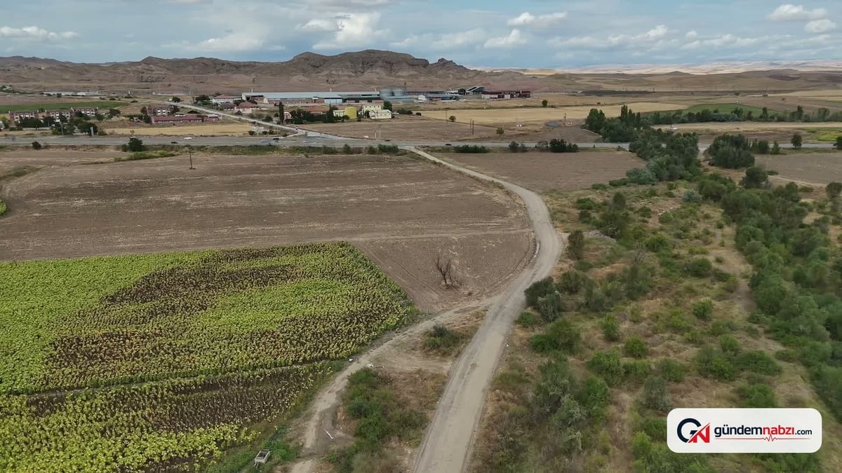 Yozgat'ta 25 yıldır asfaltlanmayan yol çiftçiyi zorluyor