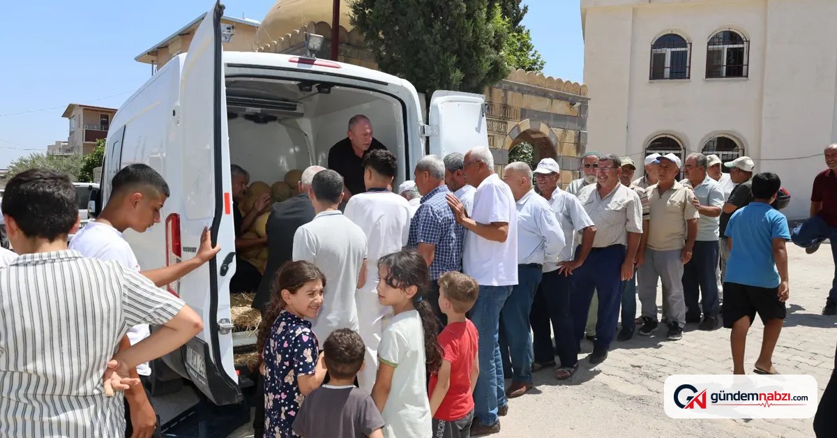 Hatay'da çiftçiden alınan 100 ton kavun ücretsiz dağıtıldı