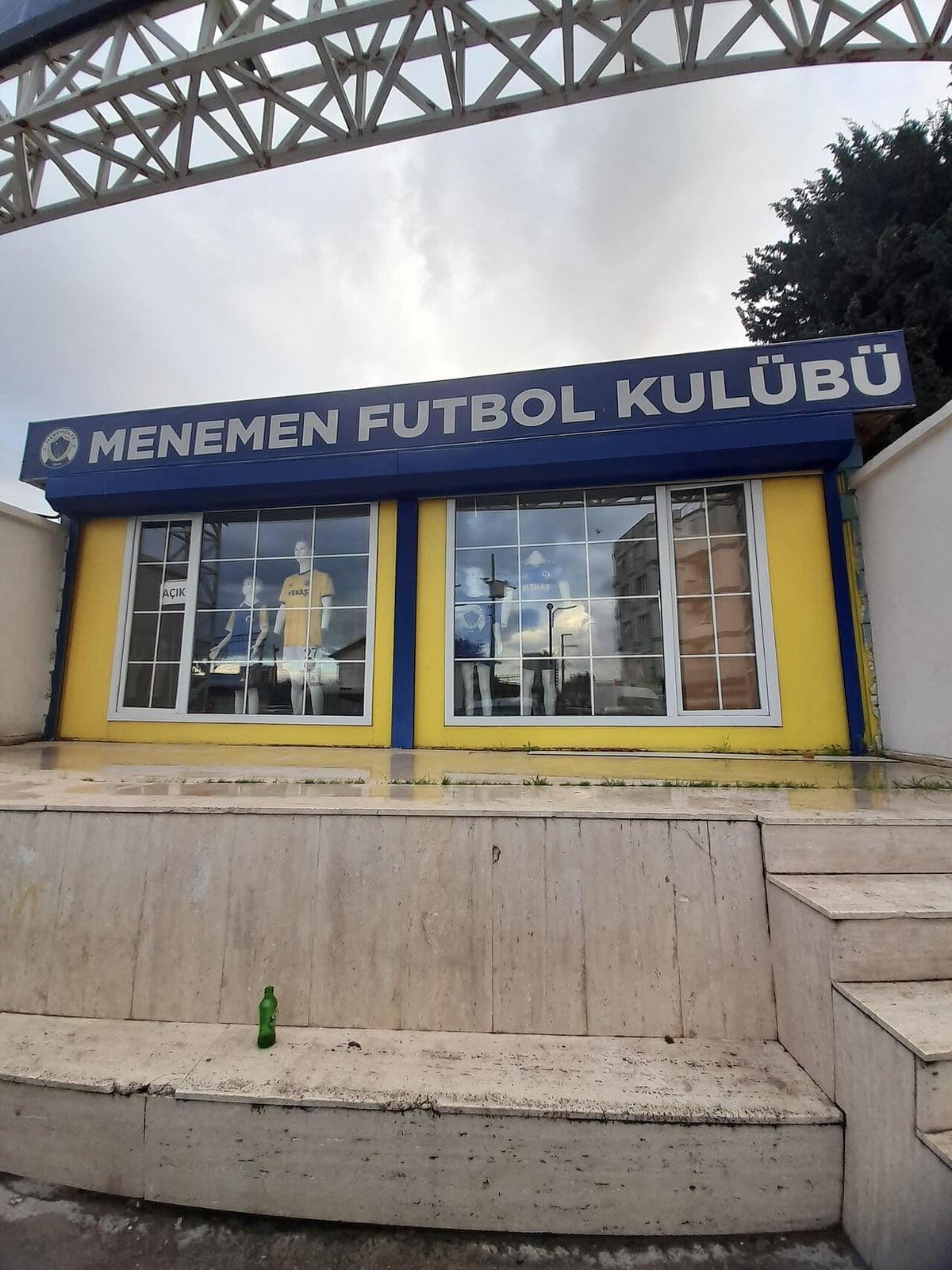 İzmir'de Menemen FK ligden çekildi