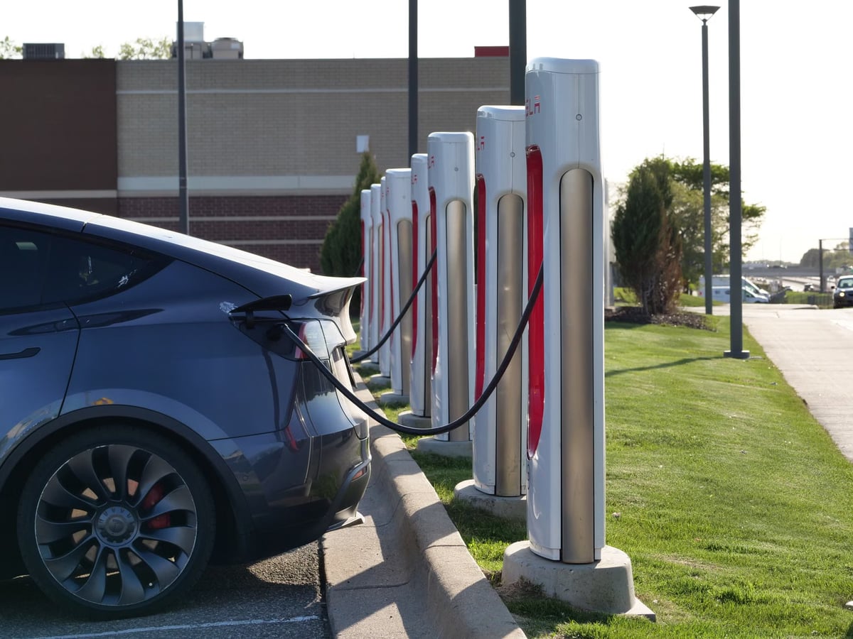 EVgo, Tesla Süper şarj istasyonları İnşaatına başladı