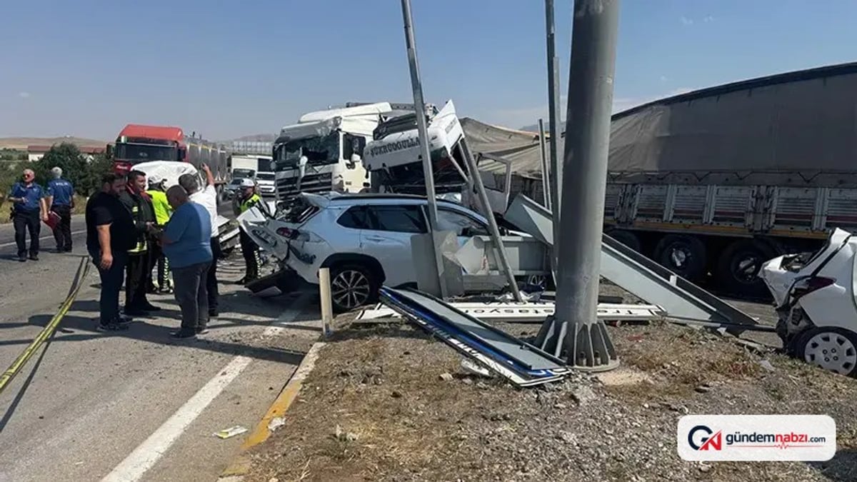 Freni boşalan TIR, kırmızı ışıkta bekleyen araçlara çarptı: 1 ölü, 9 yaralı