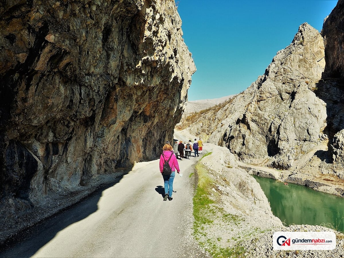 Erzincan'da 132 yılda tamamlanan Taş Yolu ziyaretçi çekiyor