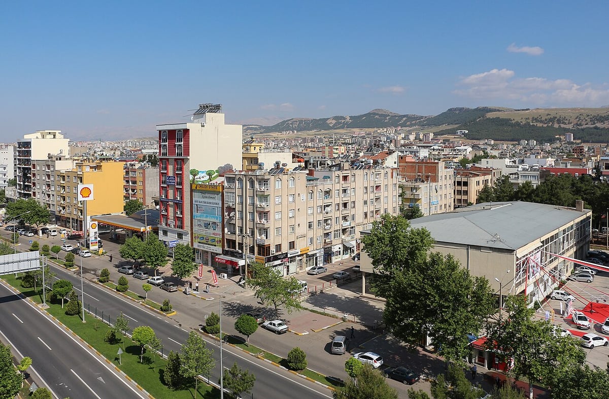 Adıyaman'da depremin izleri siliniyor
