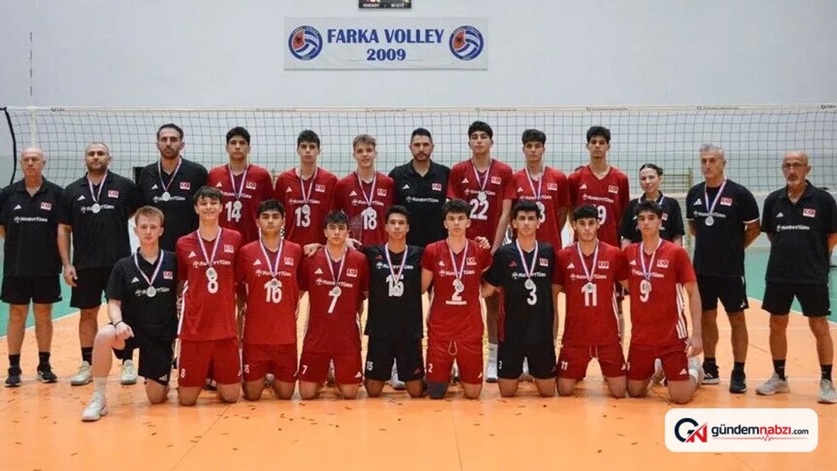 U17 Erkek Voleybol Millilerden Balkan ikinciliği