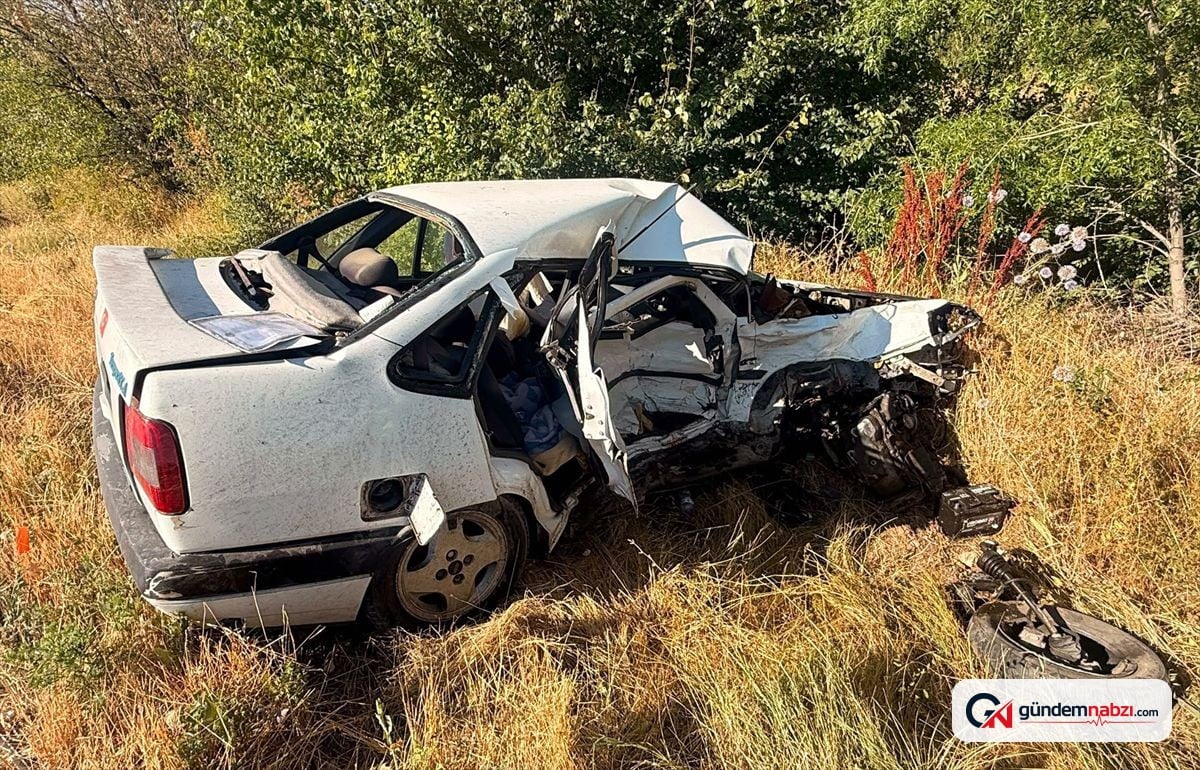 Afyonkarahisar'da iki otomobil çarpıştı: 1 ölü, 4 yaralı