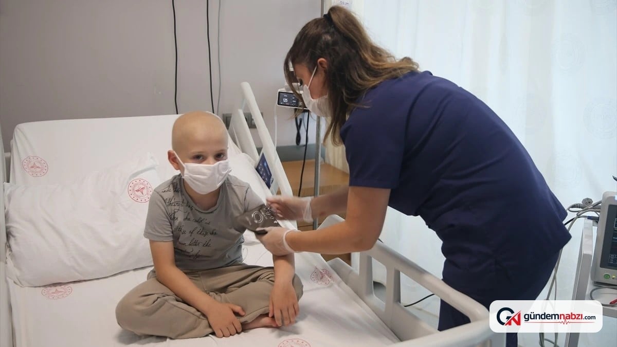 Samsun'da 7 yaşındaki çocuğun karnındaki tümör başarıyla çıkarıldı