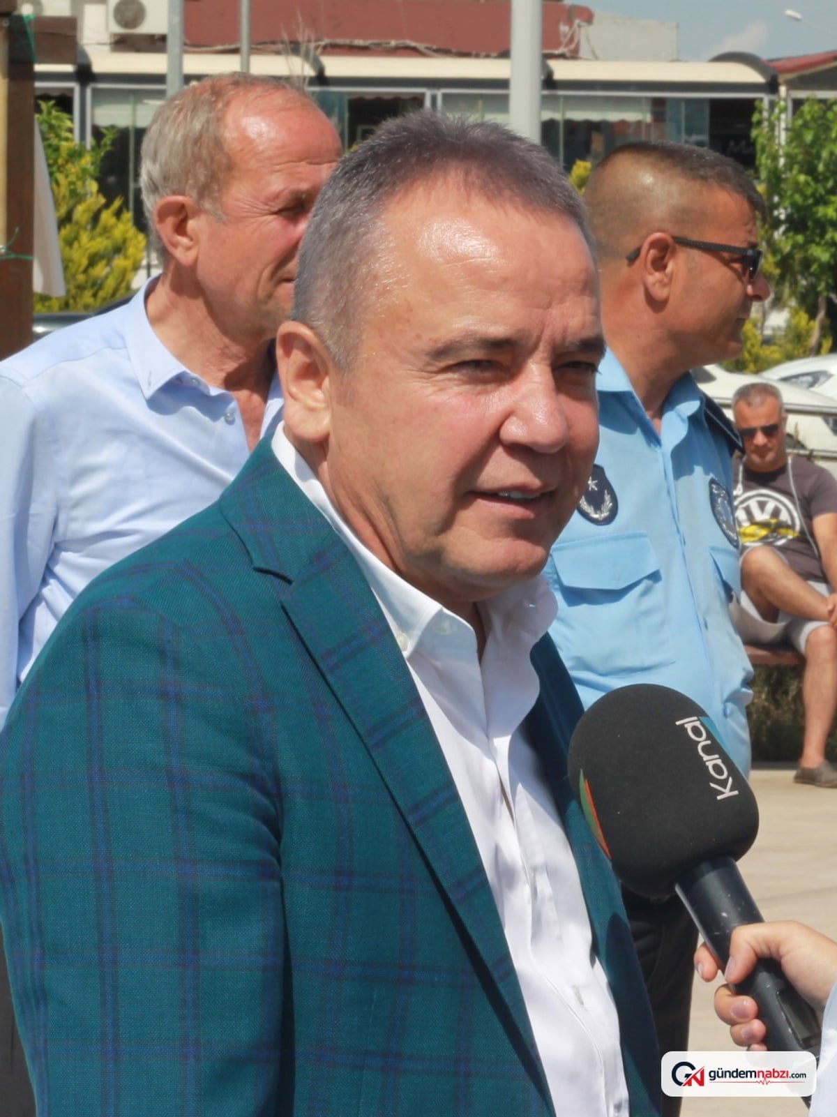 Antalya'da üç önemli bulvarda kaldırım ve peyzaj çalışmaları sürüyor