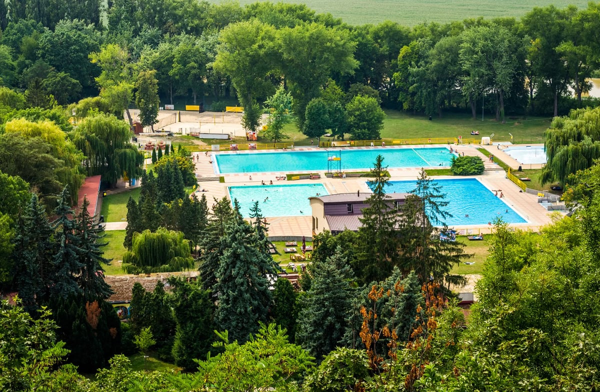 Rusya'da çarşaflı kadına su parkında saldırı