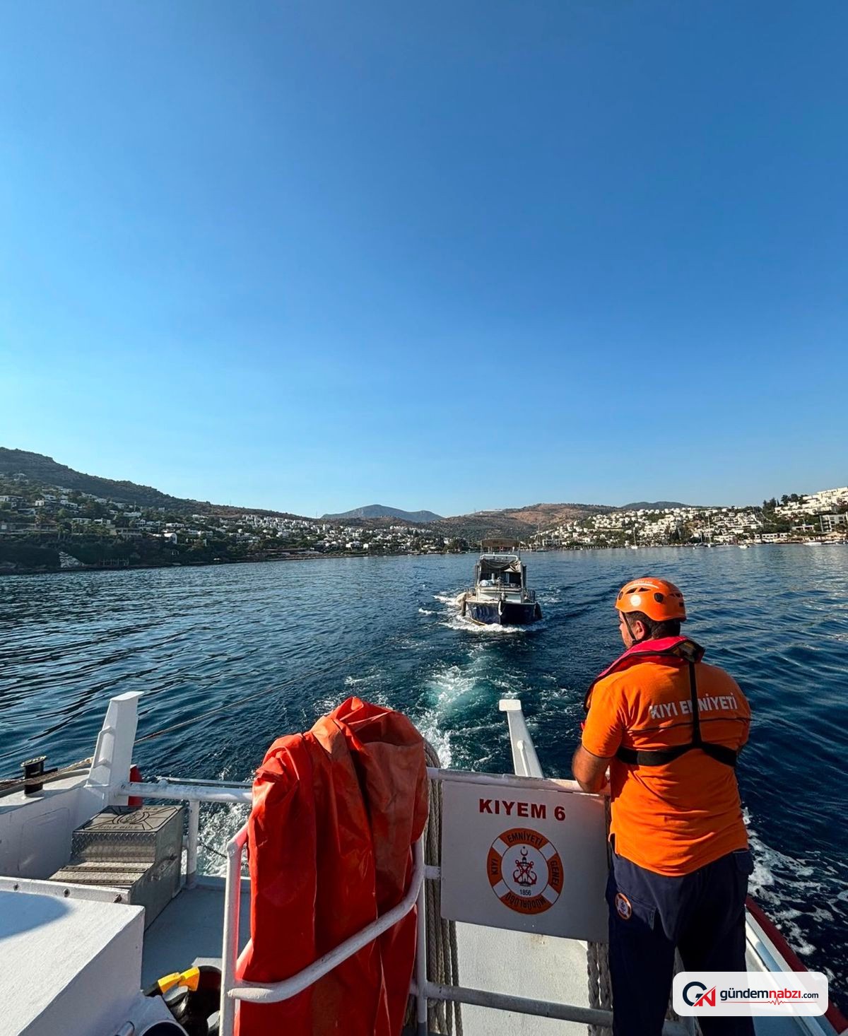 Muğla'da su alan teknedeki 4 kişi kurtarıldı
