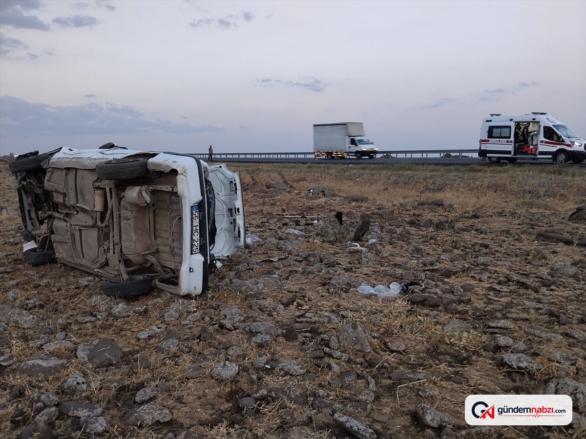 Şanlıurfa Siverek'te otomobil şarampole devrildi: 4 kişi yaralandı
