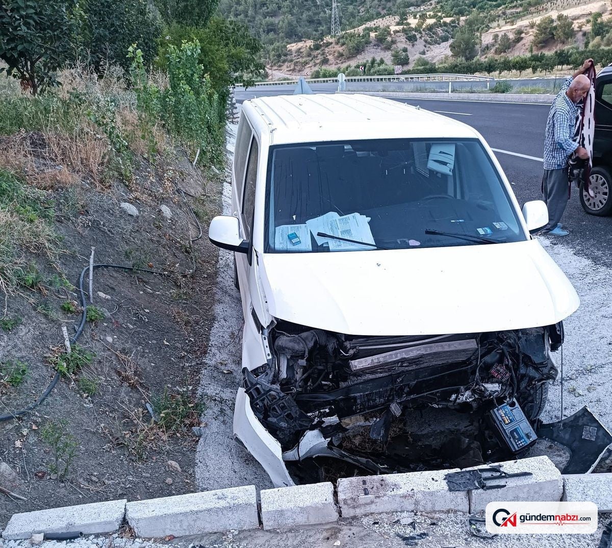 Adıyaman'da menfeze çarpan aracın sürücüsü yaralandı