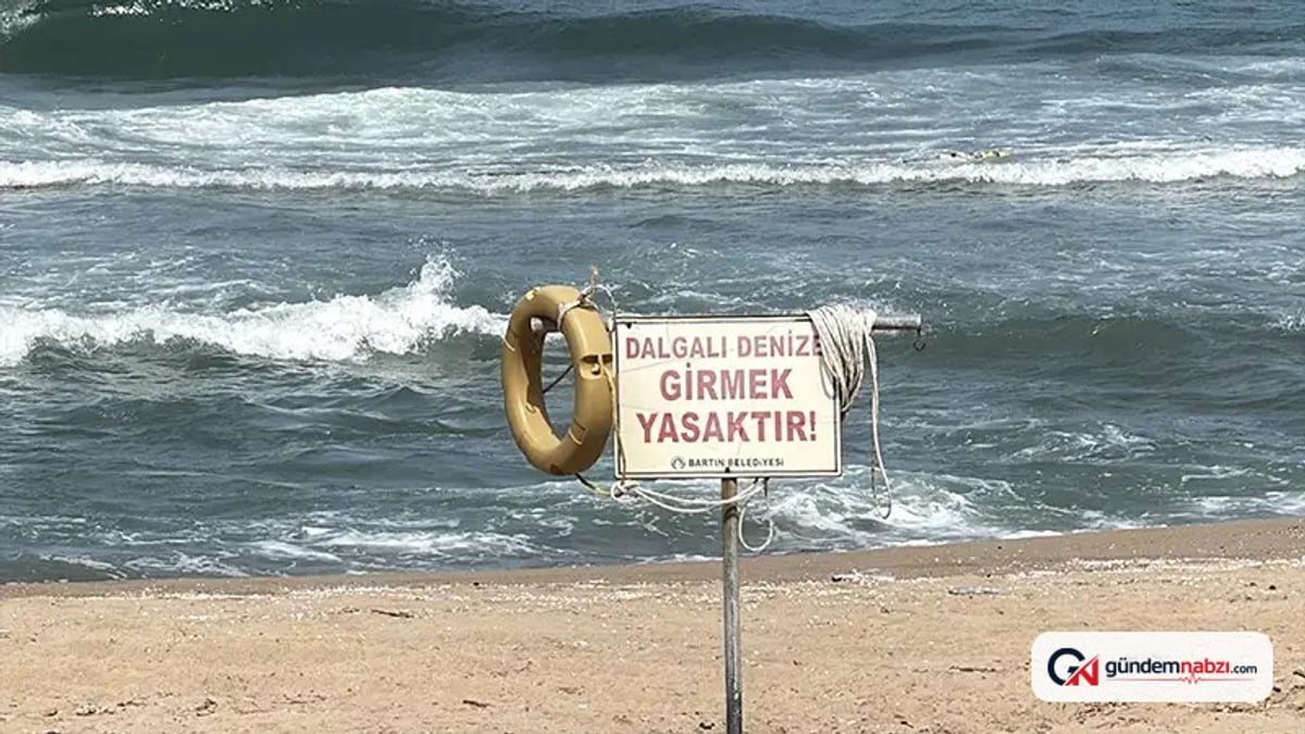 Yasağa rağmen denize giren 37 kişi boğulma tehlikesi geçirdi