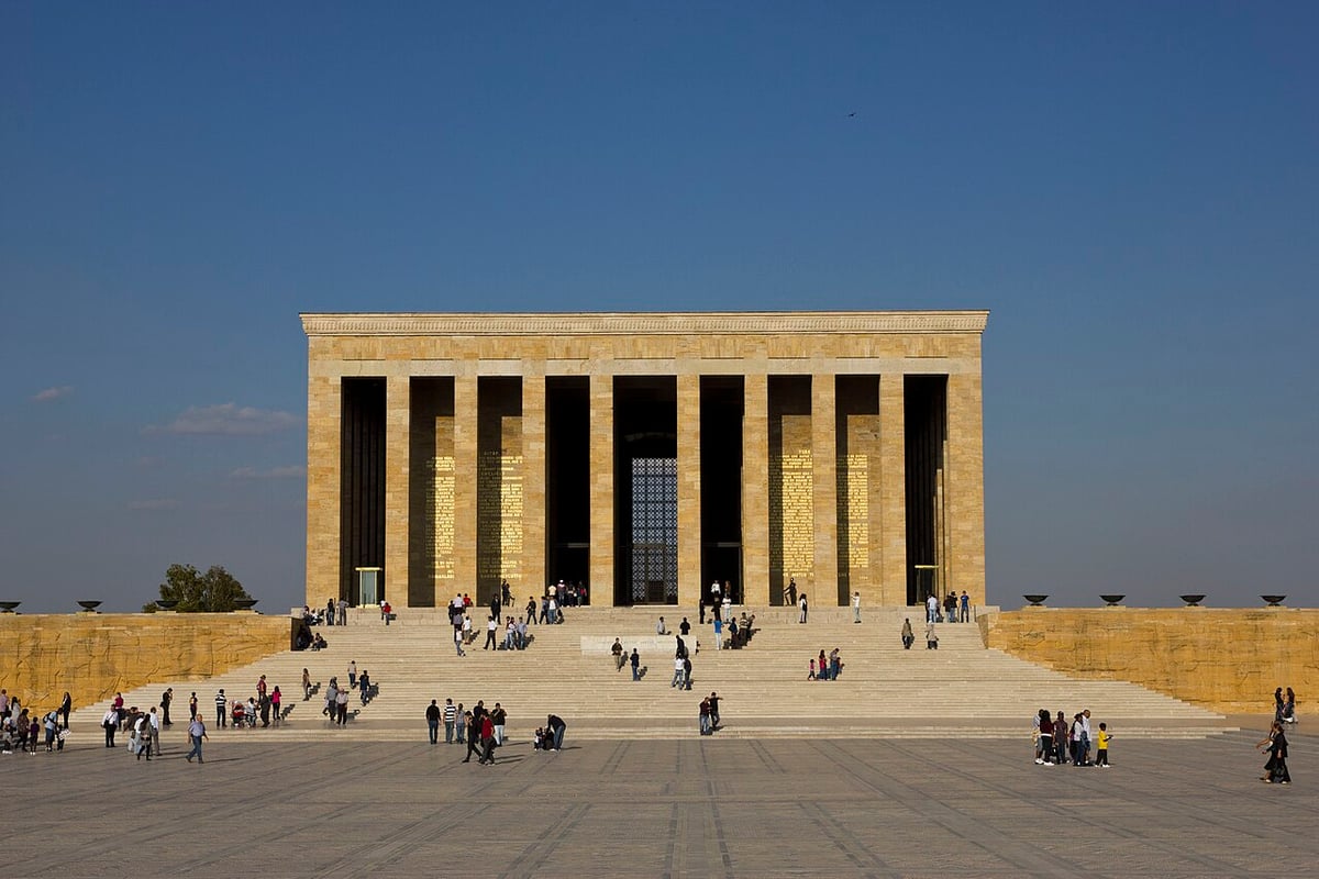 YAŞ üyeleri Anıtkabir'i ziyaret etti