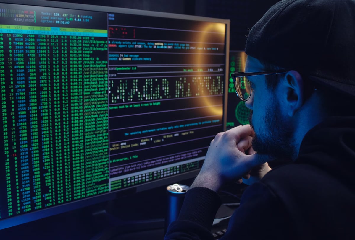 İranlı hacker, İsrail silah şirketine sızdı: BAE ile ilişkiler deşifre edildi
