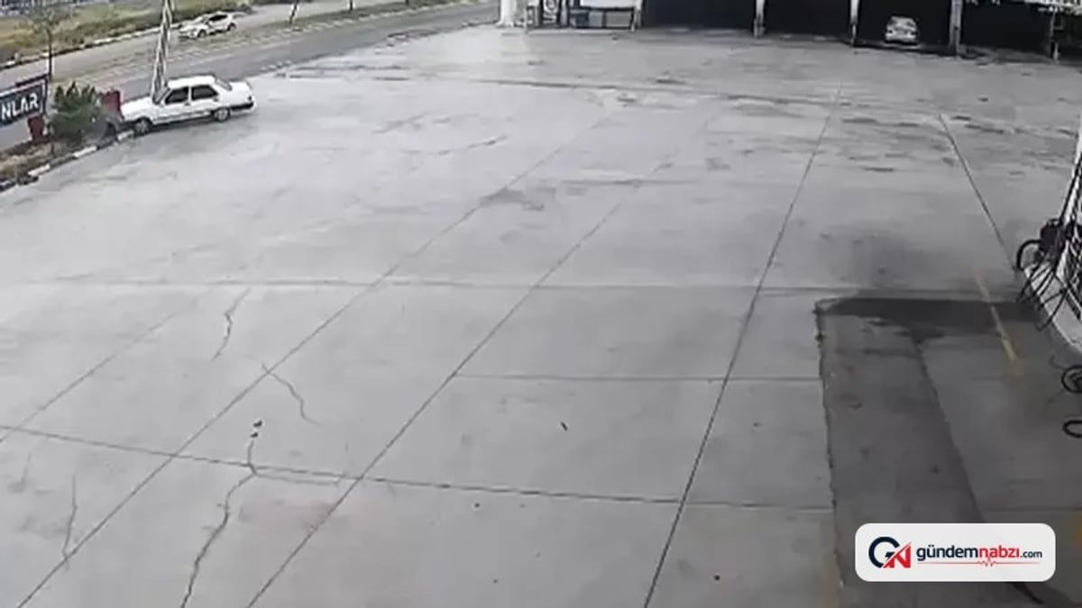 Aksaray'da aday sürücü direğe çarptı