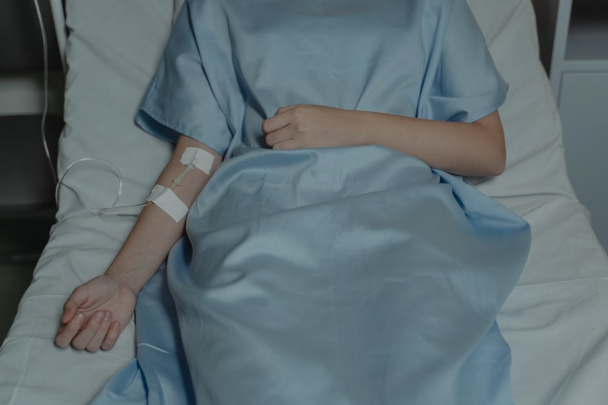 5 yaşındaki Karan, havalı tüfekle vurulduktan 16 gün sonra taburcu oldu