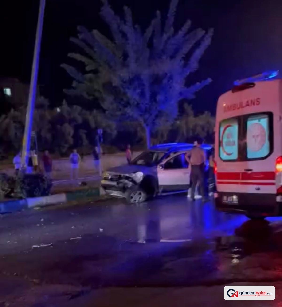 Osmaniye'de üç otomobilin karıştığı zincirleme kaza meydana geldi