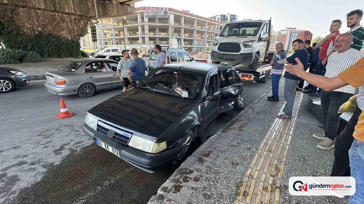 Samsun'da kavşakta kamyonet ile otomobil çarpıştı, 1 kişi yaralandı
